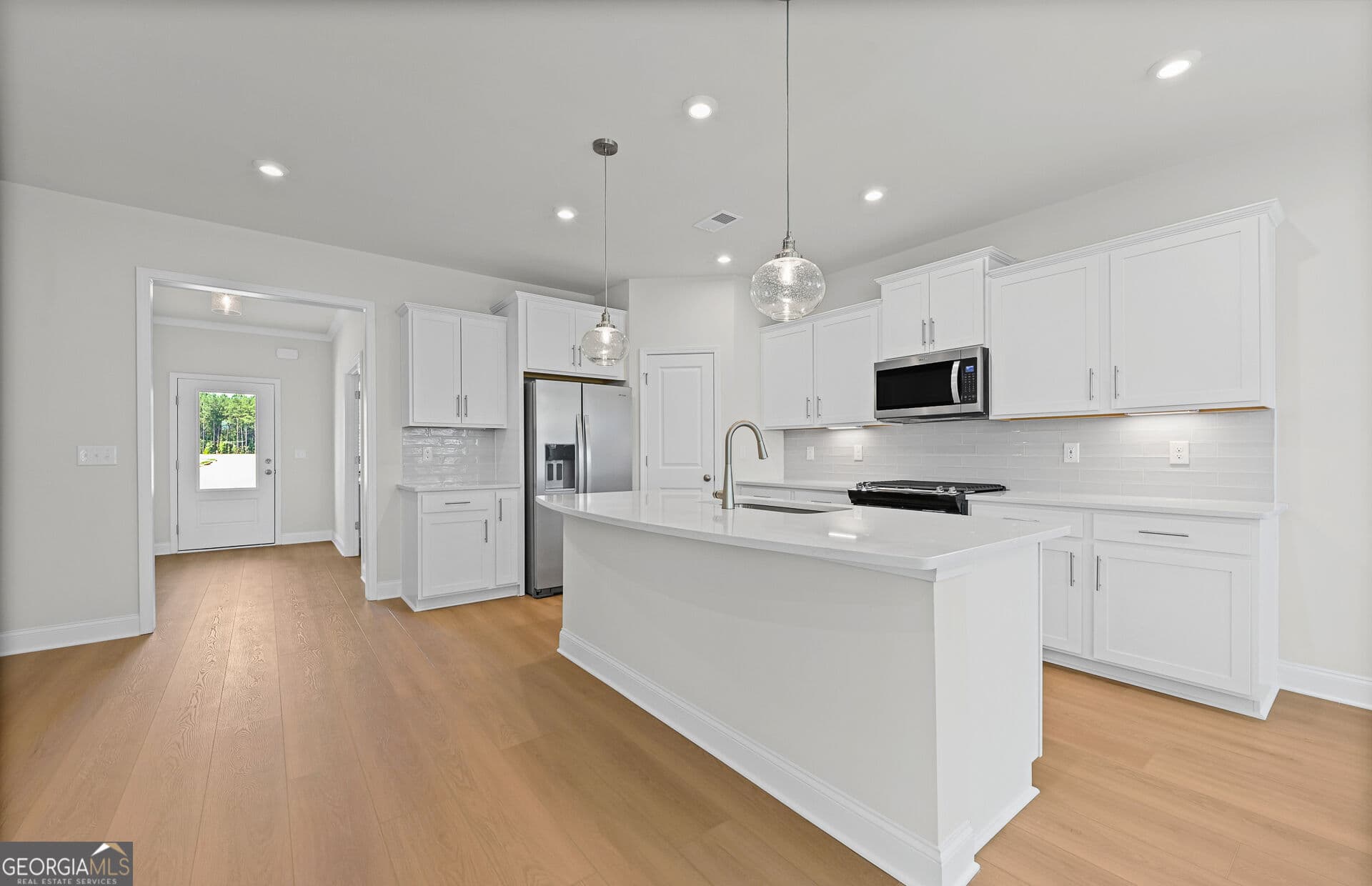 5 bedroom, 3 bathroom, 2,622 sq ft single family residence for sale at 813 Oleander Court, Mcdonough, GA 30253 — photo 4