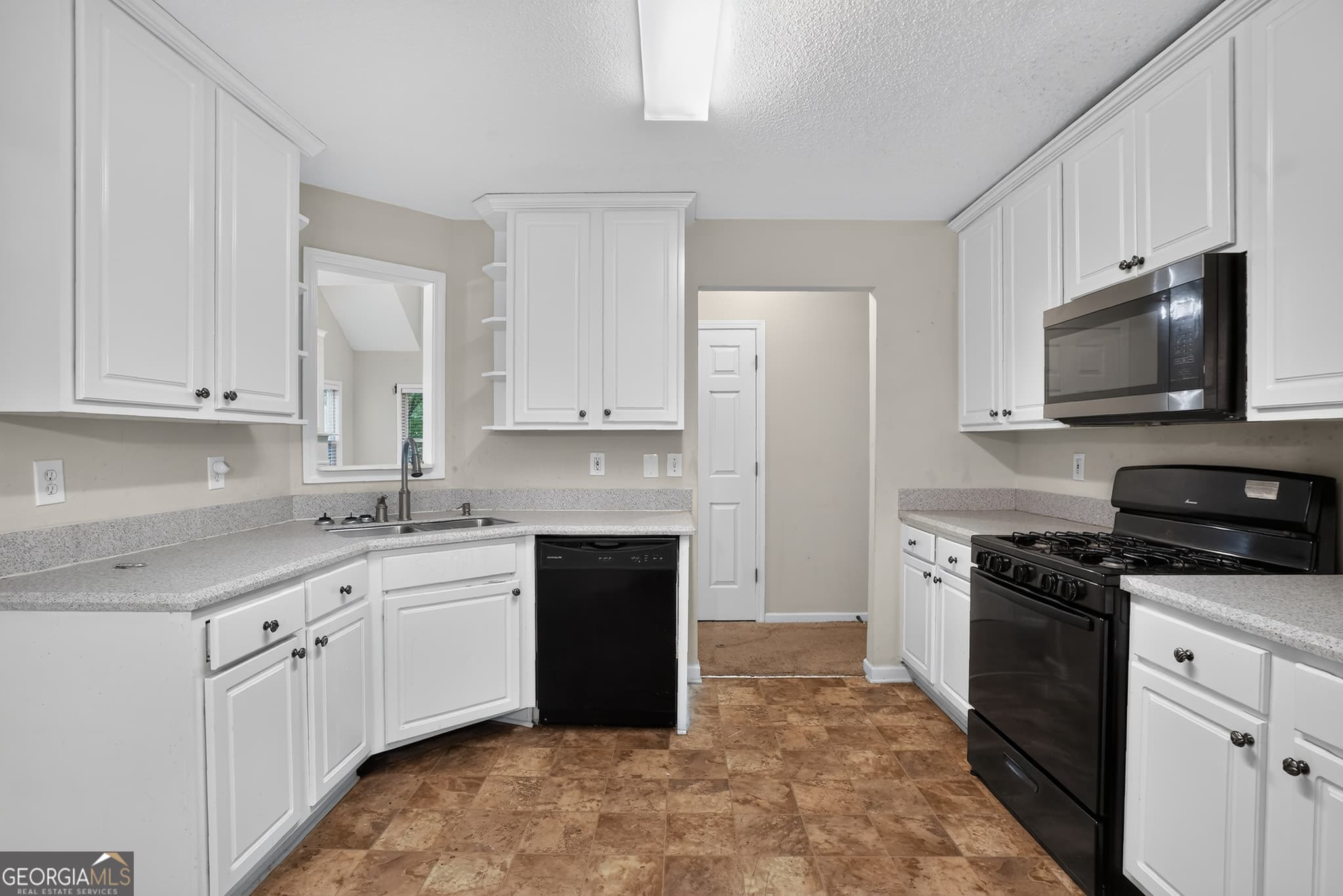 4 bedroom, 2.5 bathroom, 1,831 sq ft single family residence for sale at 709 Patriots Point Street, Locust Grove, GA 30248 — photo 9