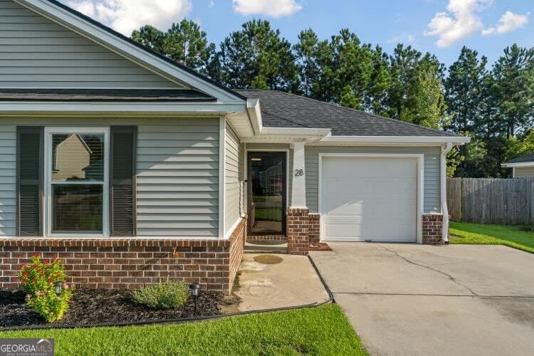 4 bedroom, 2 bathroom, 1,356 sq ft single family residence for sale at 28 Twin Oaks Place, Savannah, GA 31407 — photo 2