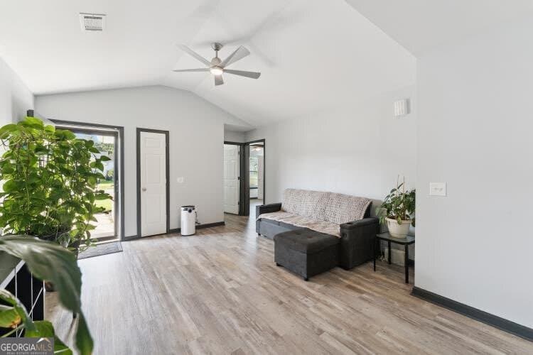 4 bedroom, 2 bathroom, 1,356 sq ft single family residence for sale at 28 Twin Oaks Place, Savannah, GA 31407 — photo 4