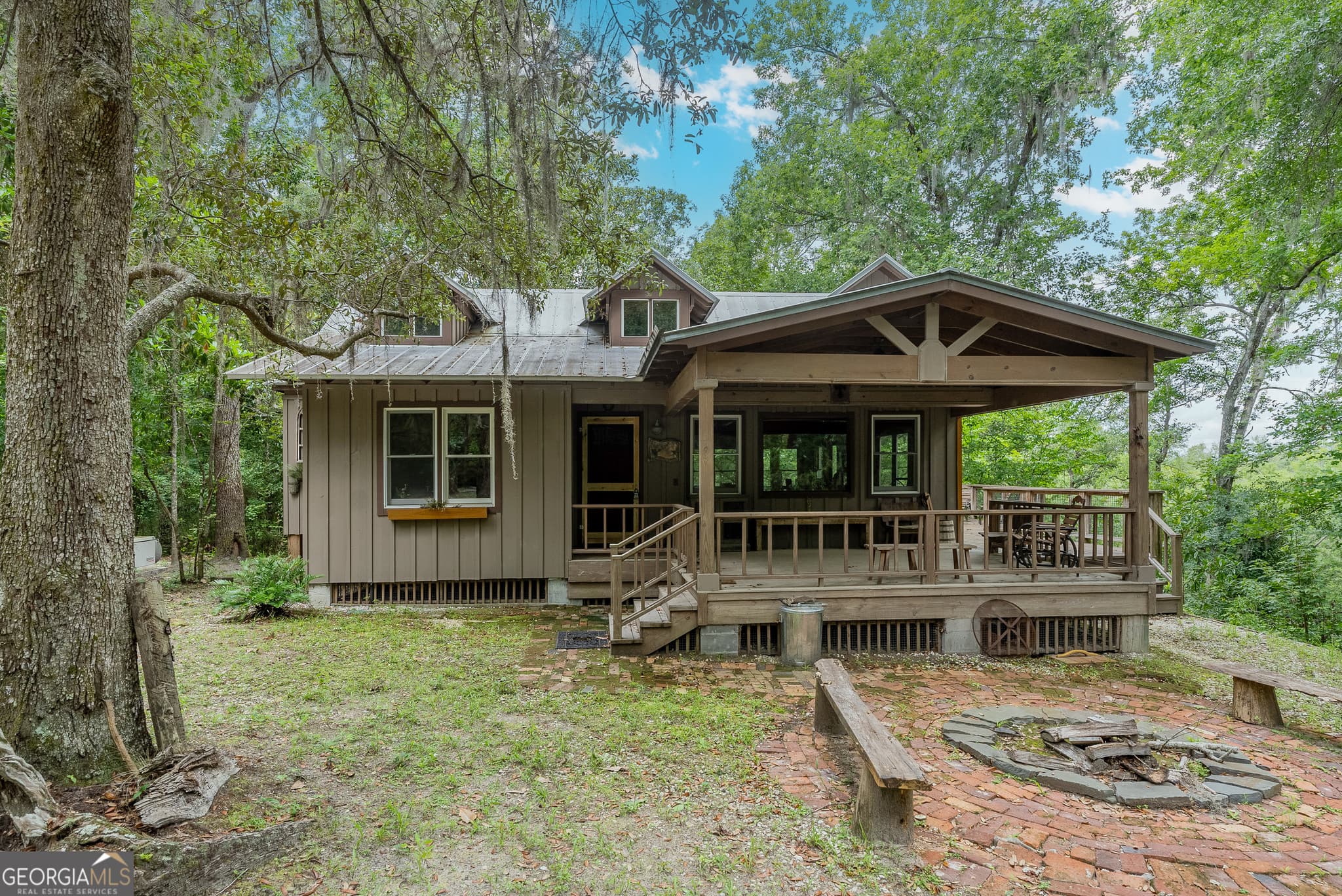 2 bedroom, 2 bathroom, 1,500 sq ft cabin,single family residence for sale at 1360 Douglas Fish Camp Road, White Oak, GA 31568 — photo 10