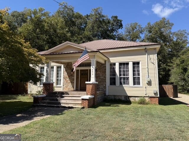 3 bedroom, 2 bathroom, 2,630 sq ft single family residence for sale at 609 Greenwood Street, Barnesville, GA 30204 — photo 2