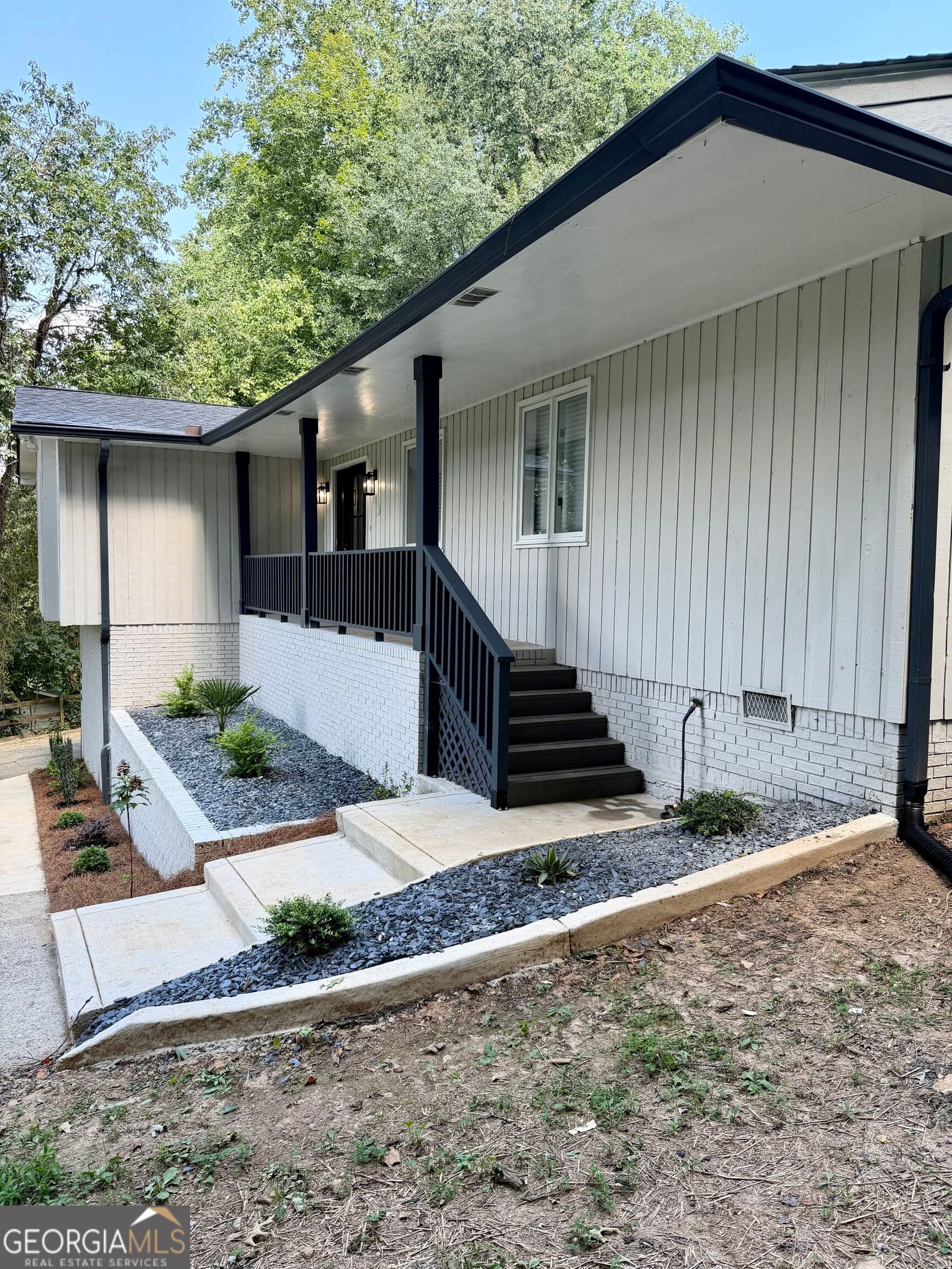 3 bedroom, 2 bathroom, 200 sq ft single family residence for sale at 8986 Mandarin Drive, Jonesboro, GA 30236 — photo 3