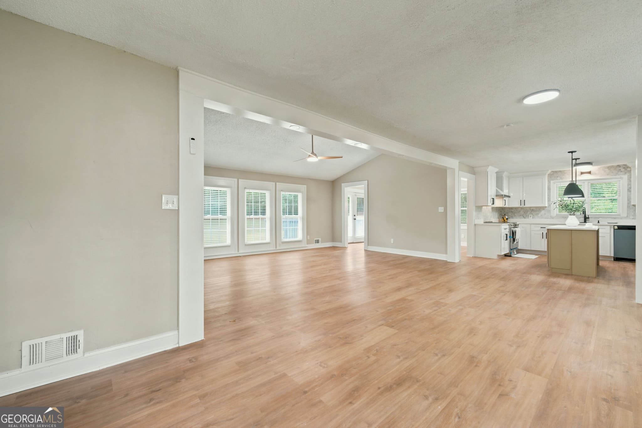 3 bedroom, 2 bathroom, 200 sq ft single family residence for sale at 8986 Mandarin Drive, Jonesboro, GA 30236 — photo 8