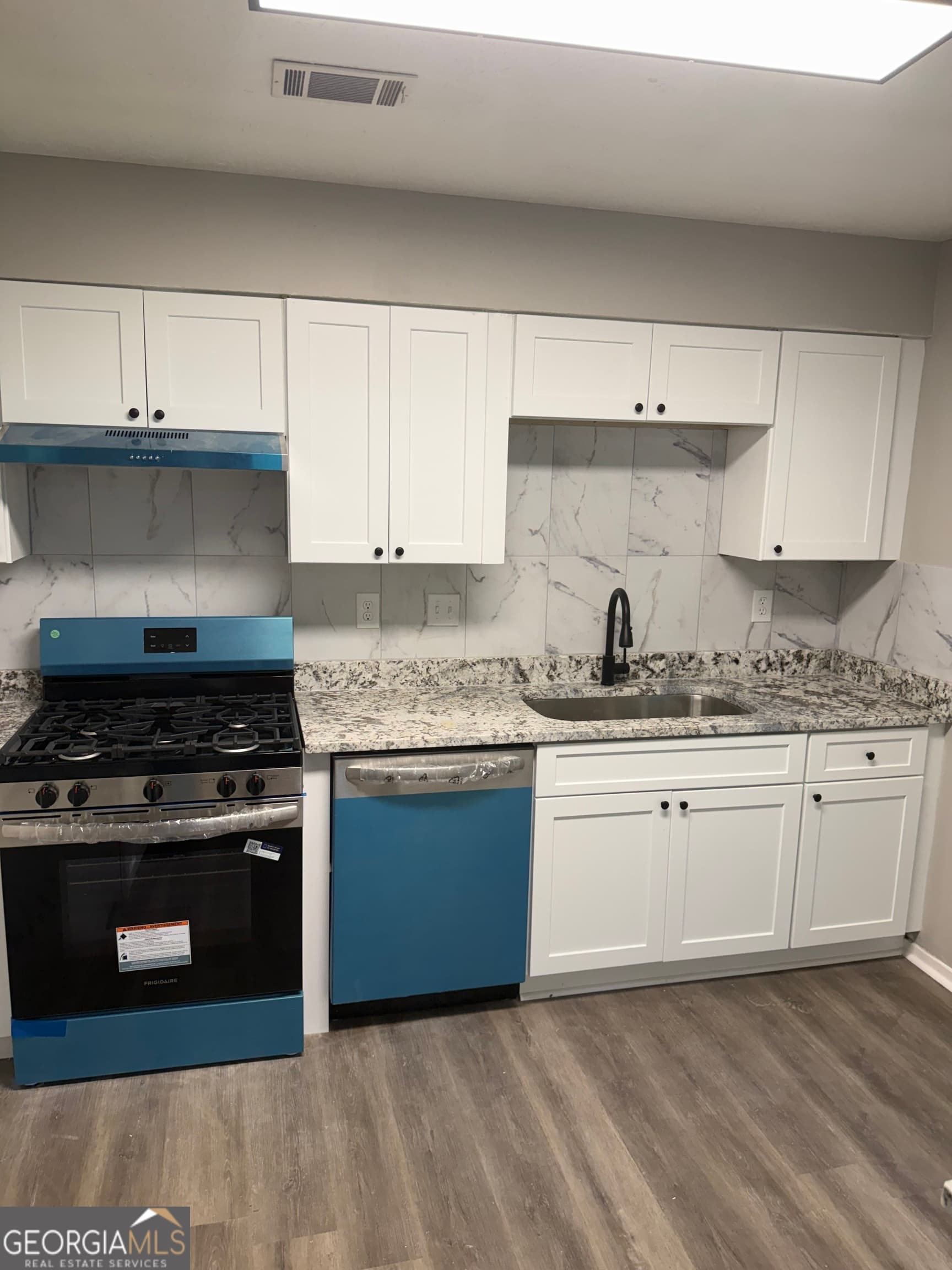 3 bedroom, 2.5 bathroom, 1,392 sq ft single family residence for rent at 1297 Old Countryside Circle, Stone Mountain, GA 30083 for $1,750 a month — photo 5