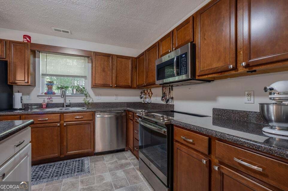 3 bedroom, 2.5 bathroom, 1,675 sq ft single family residence for sale at 164 Cicero Road, Lafayette, GA 30728 — photo 9