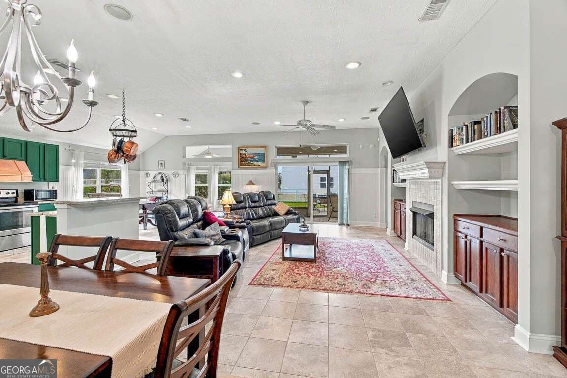 3 bedroom, 2 bathroom, 2,194 sq ft single family residence for sale at 162 Majestic Oaks Drive, Brunswick, GA 31523 — photo 7