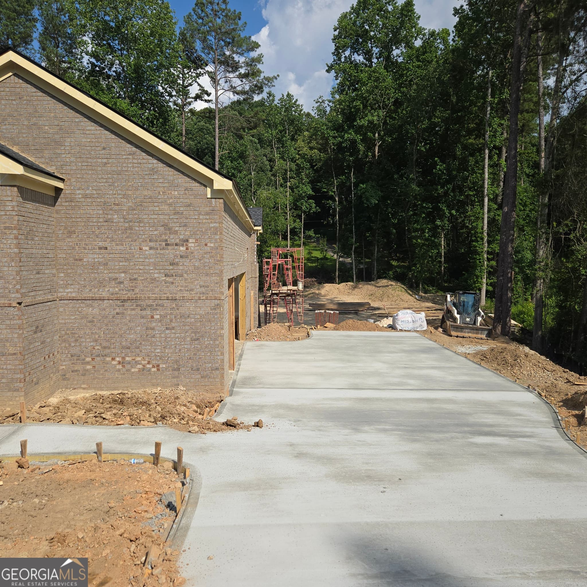 4 bedroom, 3.5 bathroom, 4,561 sq ft single family residence for sale at 5670 Eternal Drive, South Fulton, GA 30349 — photo 6