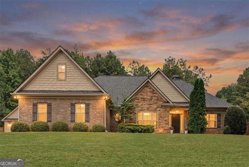 4 bedroom, 3 bathroom, 2,734 sq ft single family residence for sale at 32 Meadow View Glen, Newnan, GA 30265 — photo 2