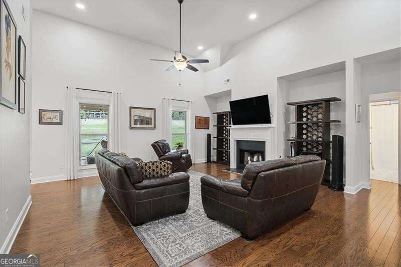 4 bedroom, 3 bathroom, 2,734 sq ft single family residence for sale at 32 Meadow View Glen, Newnan, GA 30265 — photo 5