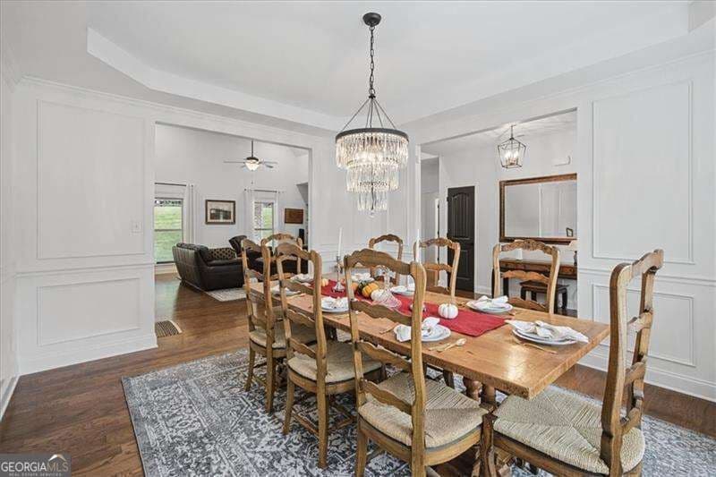 4 bedroom, 3 bathroom, 2,734 sq ft single family residence for sale at 32 Meadow View Glen, Newnan, GA 30265 — photo 10