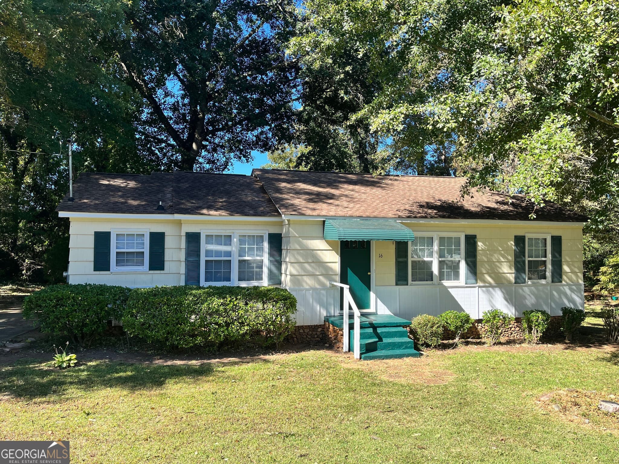 3 bedroom, 1 bathroom, 1,110 sq ft single family residence for rent at 16 Ozmore Street, Newnan, GA 30263 for $1,495 a month