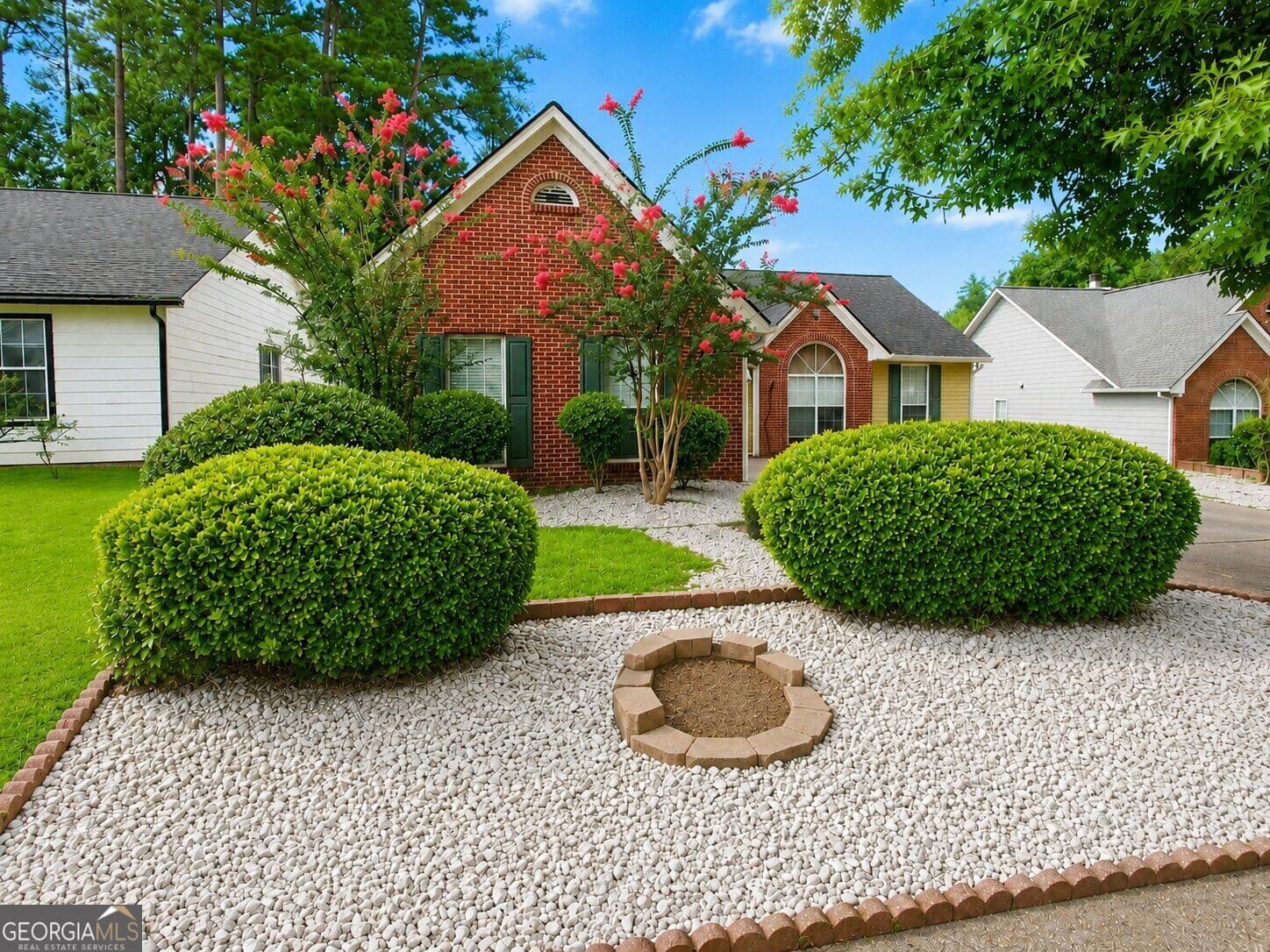 4 bedroom, 2 bathroom, 1,668 sq ft single family residence for sale at 5165 Sterling Trace Court, Lilburn, GA 30047 — photo 3