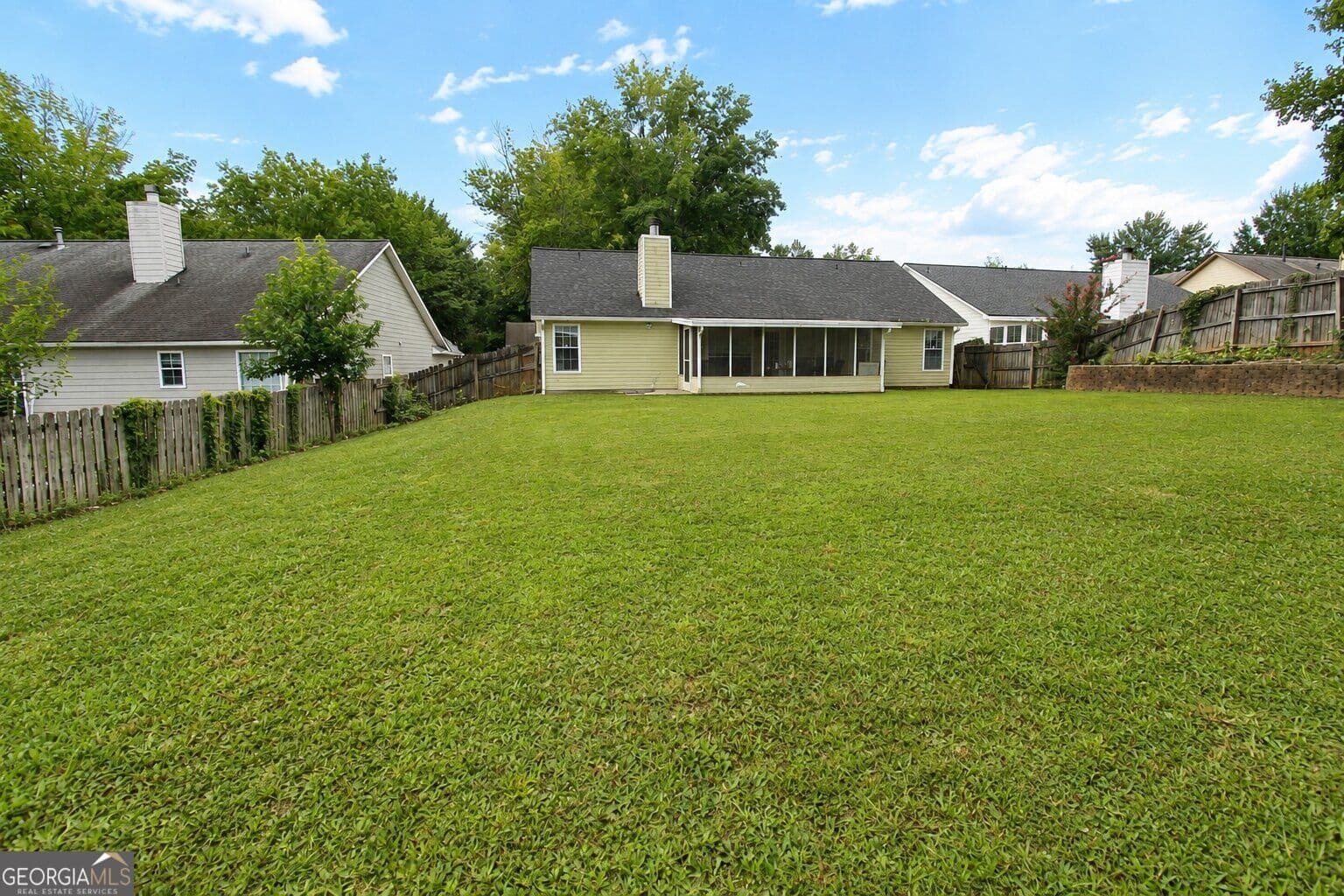 4 bedroom, 2 bathroom, 1,668 sq ft single family residence for sale at 5165 Sterling Trace Court, Lilburn, GA 30047 — photo 5