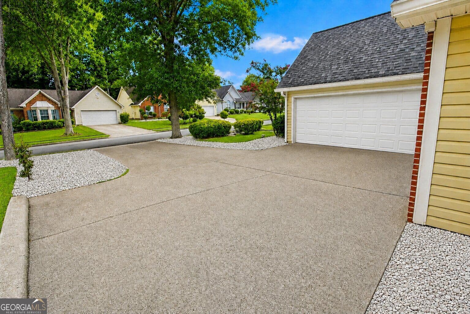 4 bedroom, 2 bathroom, 1,668 sq ft single family residence for sale at 5165 Sterling Trace Court, Lilburn, GA 30047 — photo 9