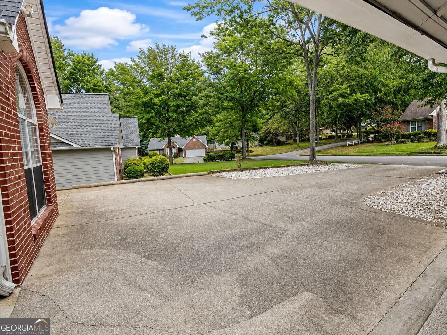 4 bedroom, 2 bathroom, 1,668 sq ft single family residence for sale at 5165 Sterling Trace Court, Lilburn, GA 30047 — photo 8