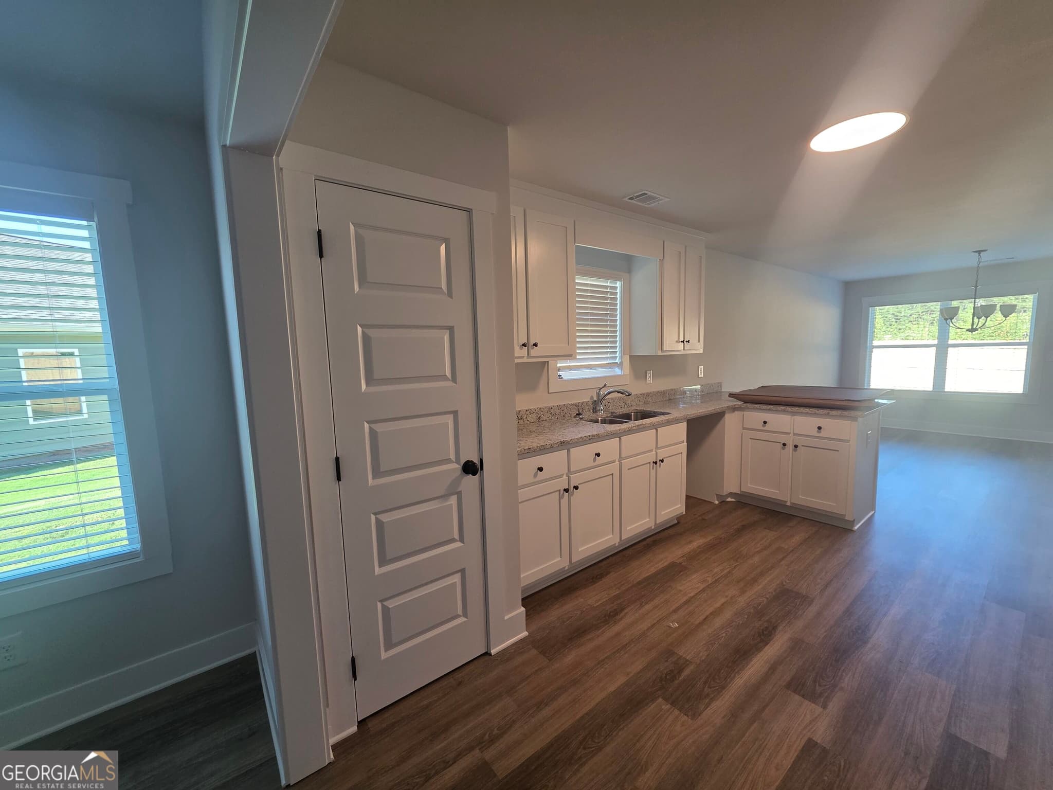 3 bedroom, 2 bathroom, 1,600 sq ft single family residence for sale at 195 Charlie Way 31, Winder, GA 30680 — photo 3