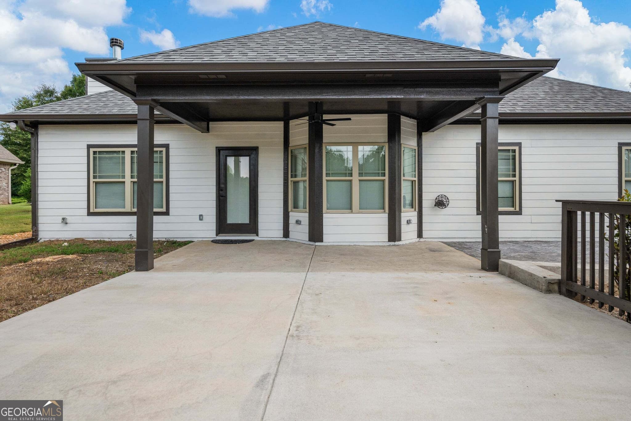 3 bedroom, 2 bathroom, 1,813 sq ft single family residence for sale at 479 Lee Road 315, Smith Station, AL 36877 — photo 2