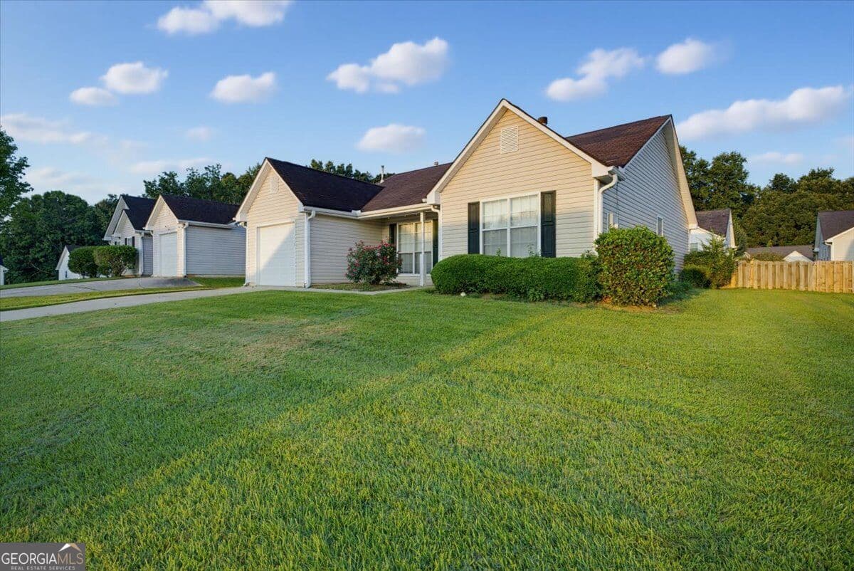 3 bedroom, 2 bathroom, 1,336 sq ft single family residence for sale at 604 Village Way, Stockbridge, GA 30281 — photo 2