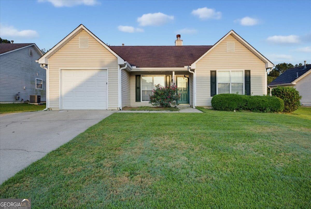 3 bedroom, 2 bathroom, 1,336 sq ft single family residence for sale at 604 Village Way, Stockbridge, GA 30281