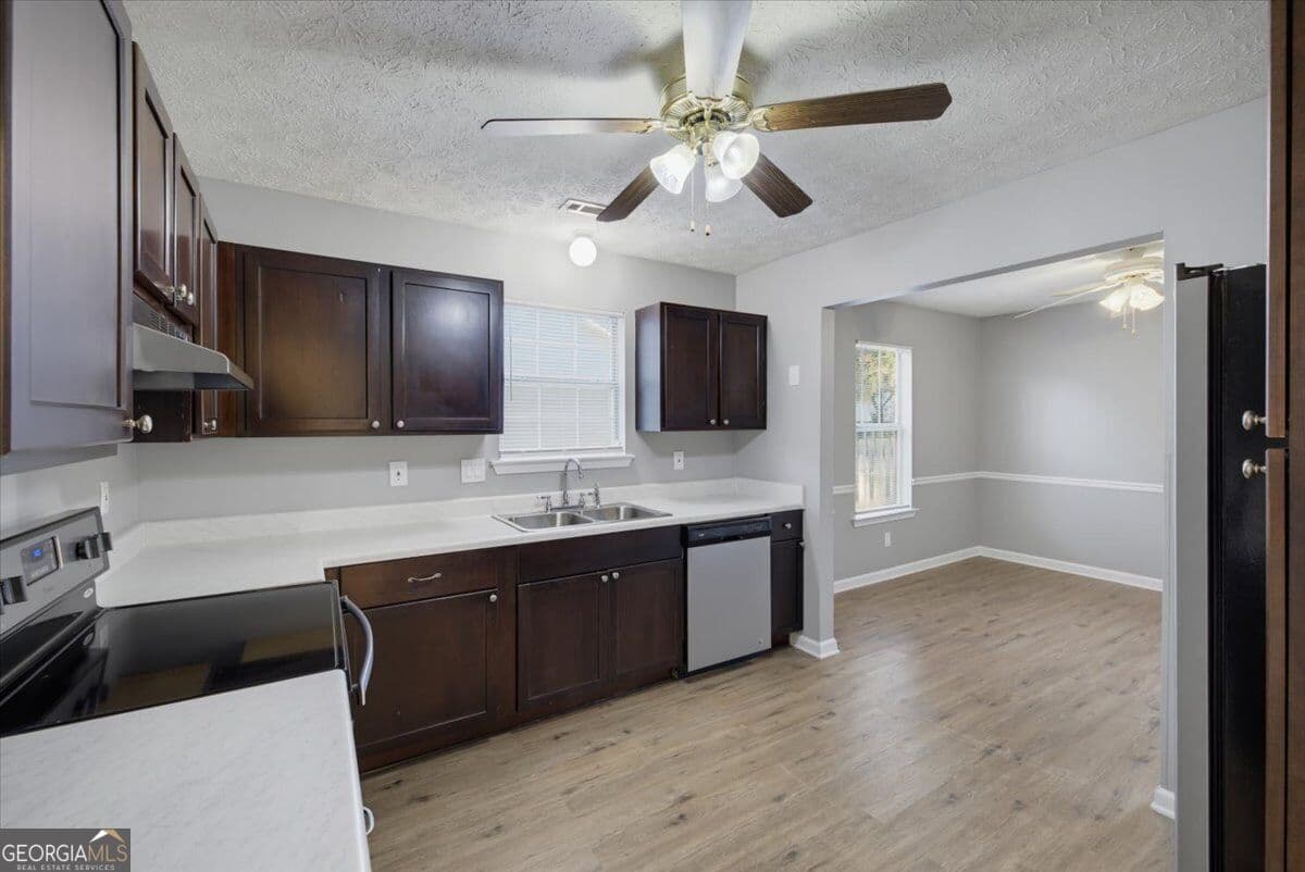 3 bedroom, 2 bathroom, 1,336 sq ft single family residence for sale at 604 Village Way, Stockbridge, GA 30281 — photo 9