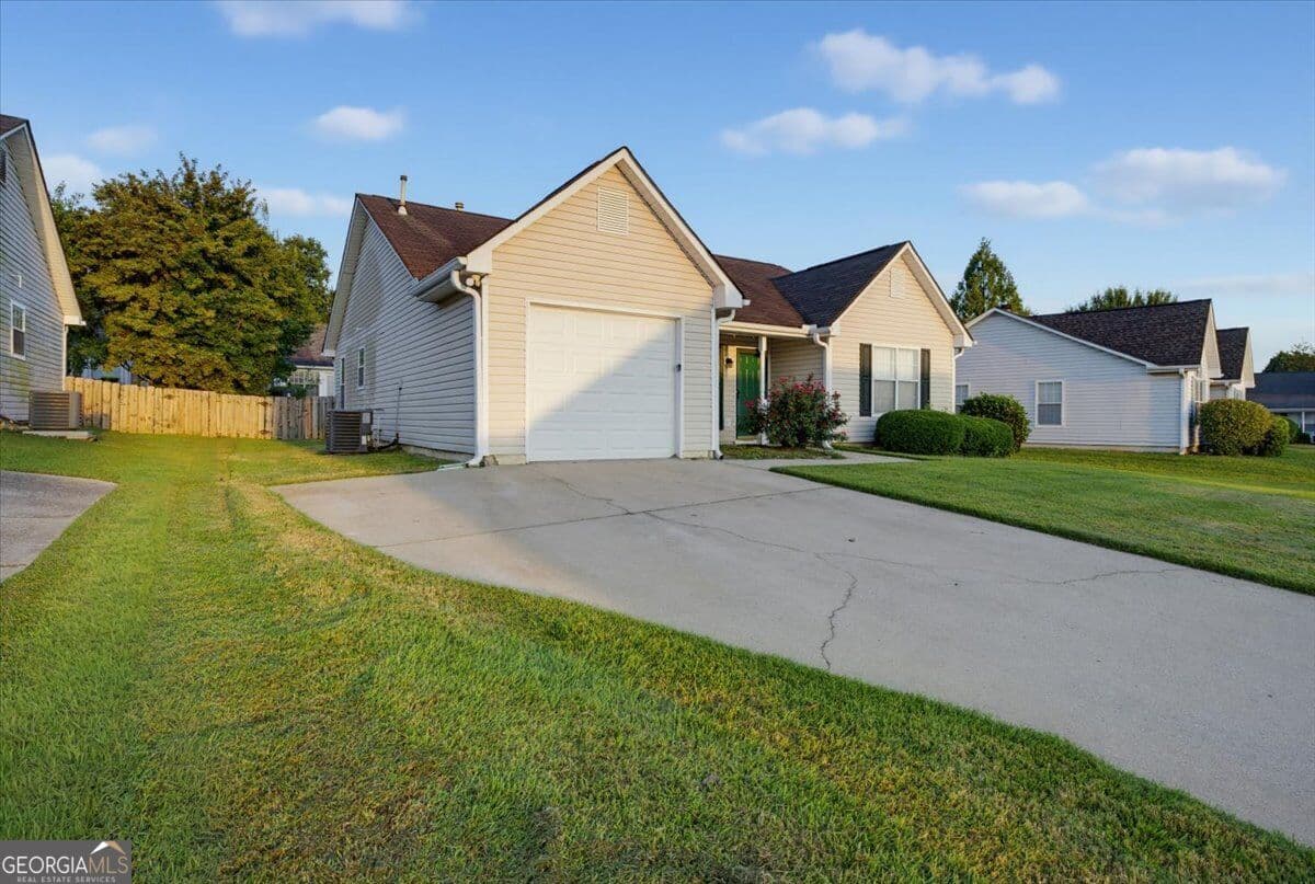3 bedroom, 2 bathroom, 1,336 sq ft single family residence for sale at 604 Village Way, Stockbridge, GA 30281 — photo 4