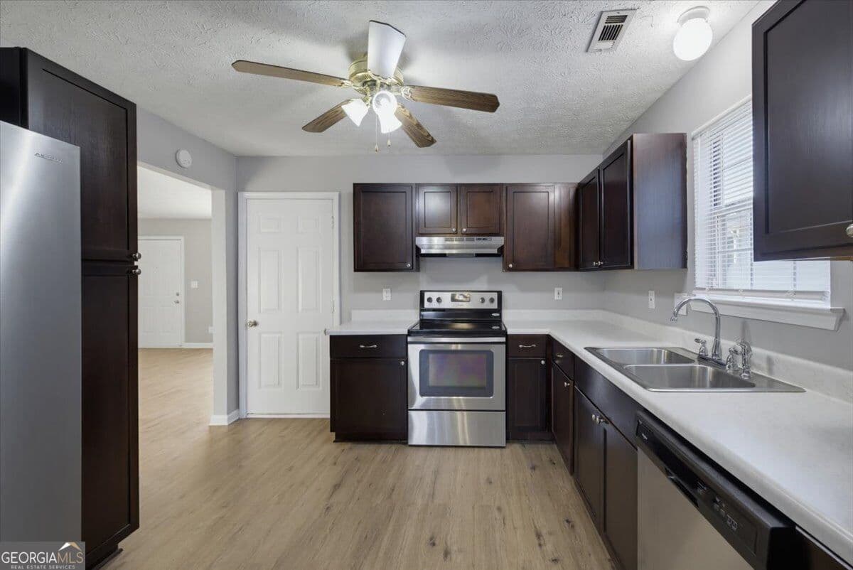 3 bedroom, 2 bathroom, 1,336 sq ft single family residence for sale at 604 Village Way, Stockbridge, GA 30281 — photo 8