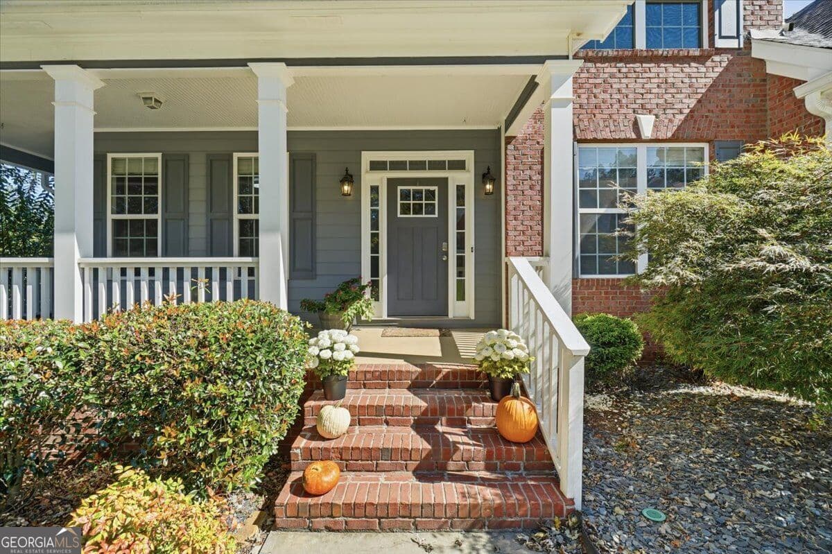7 bedroom, 4 bathroom, 3,803 sq ft single family residence for sale at 6180 Lake Windsor Parkway, Buford, GA 30518 — photo 2