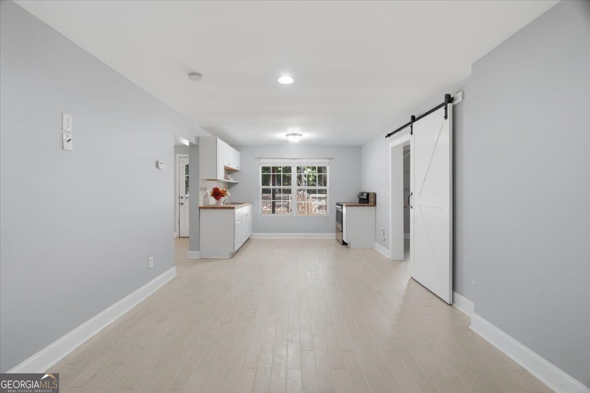 7 bedroom, 4 bathroom, 3,803 sq ft single family residence for sale at 6180 Lake Windsor Parkway, Buford, GA 30518 — photo 10