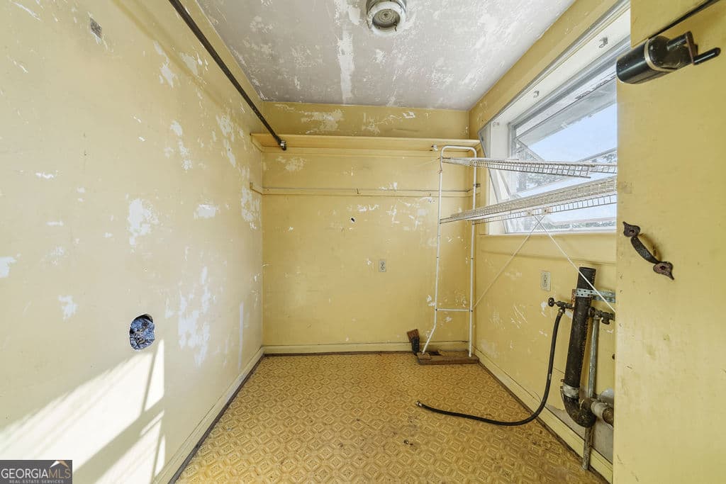 2 bedroom, 1 bathroom, 1,118 sq ft single family residence for sale at 176 Woods Road, Rome, GA 30165 — photo 6