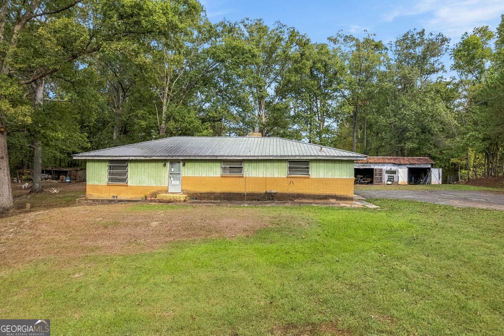 2 bedroom, 1 bathroom, 1,118 sq ft single family residence for sale at 176 Woods Road, Rome, GA 30165 — photo 1 of 14