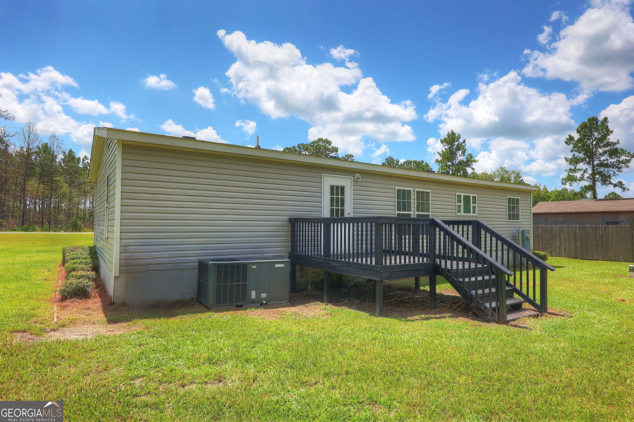 3 bedroom, 2 bathroom, 1,456 sq ft manufactured home,single family residence under contract at 1177 Egg And Butter Road, Ochlocknee, GA 31773 — photo 3