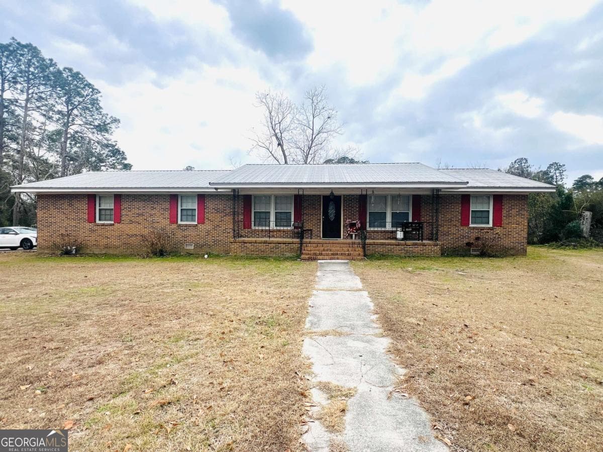 4 bedroom, 2 bathroom, 2,128 sq ft single family residence for sale at 408 Janice Avenue, Nashville, GA 31639 — photo 3