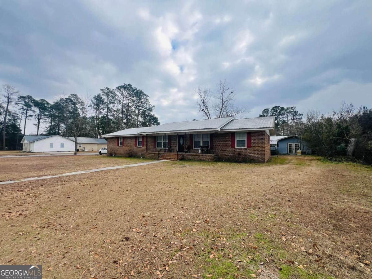 4 bedroom, 2 bathroom, 2,128 sq ft single family residence for sale at 408 Janice Avenue, Nashville, GA 31639 — photo 5