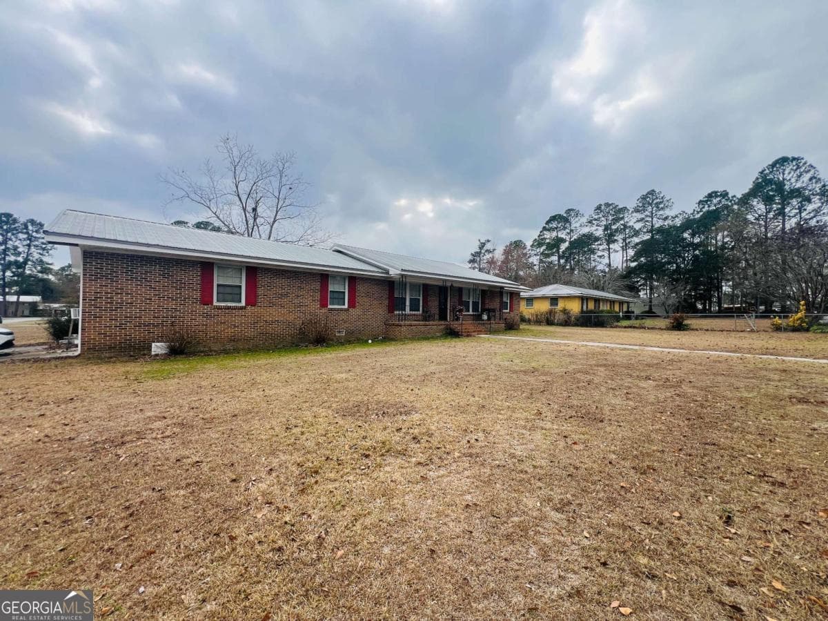 4 bedroom, 2 bathroom, 2,128 sq ft single family residence for sale at 408 Janice Avenue, Nashville, GA 31639 — photo 4