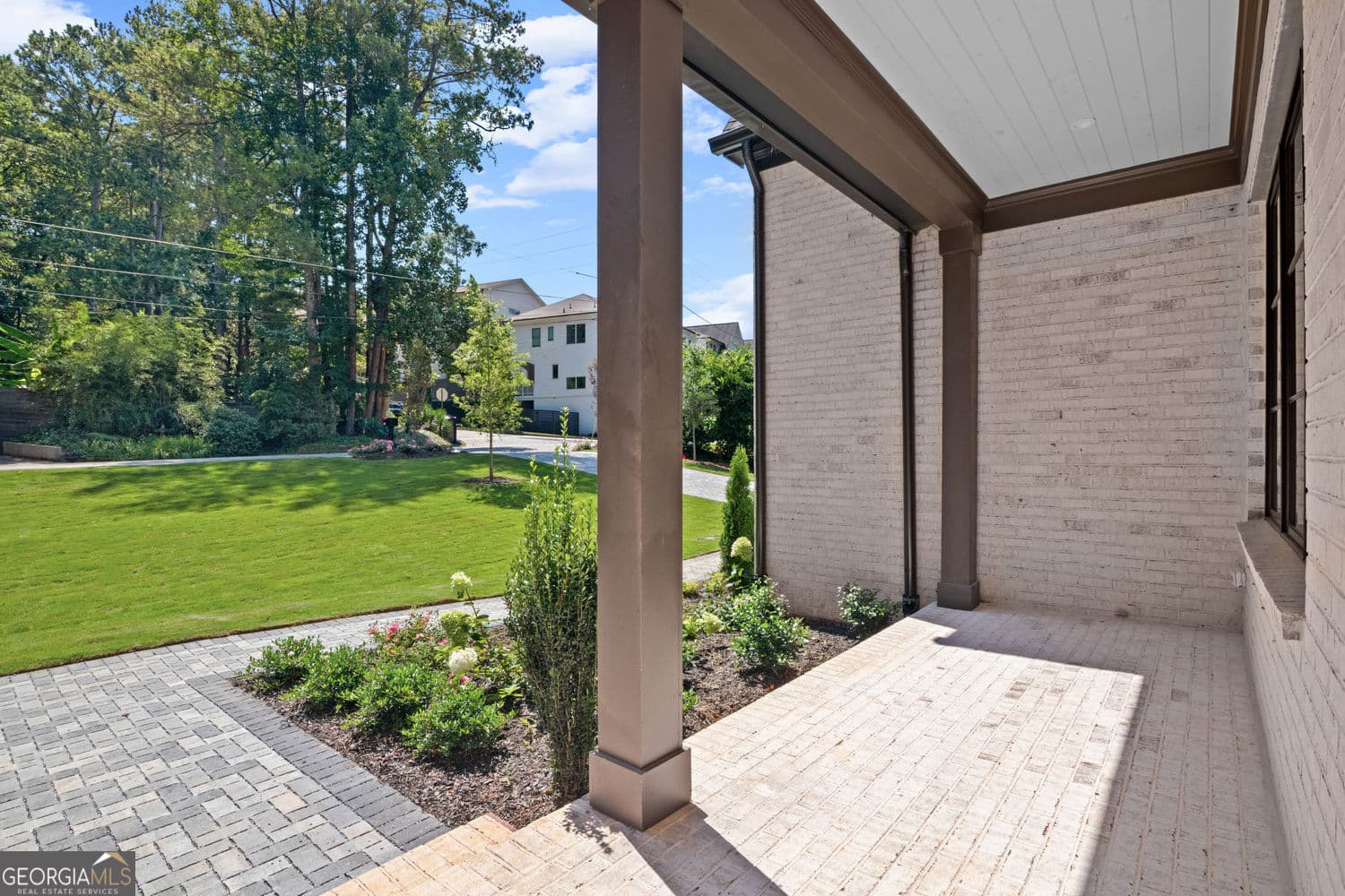 6 bedroom, 8 bathroom, 7,650 sq ft single family residence for sale at 4132 Haverhill Drive, Atlanta, GA 30342 — photo 4