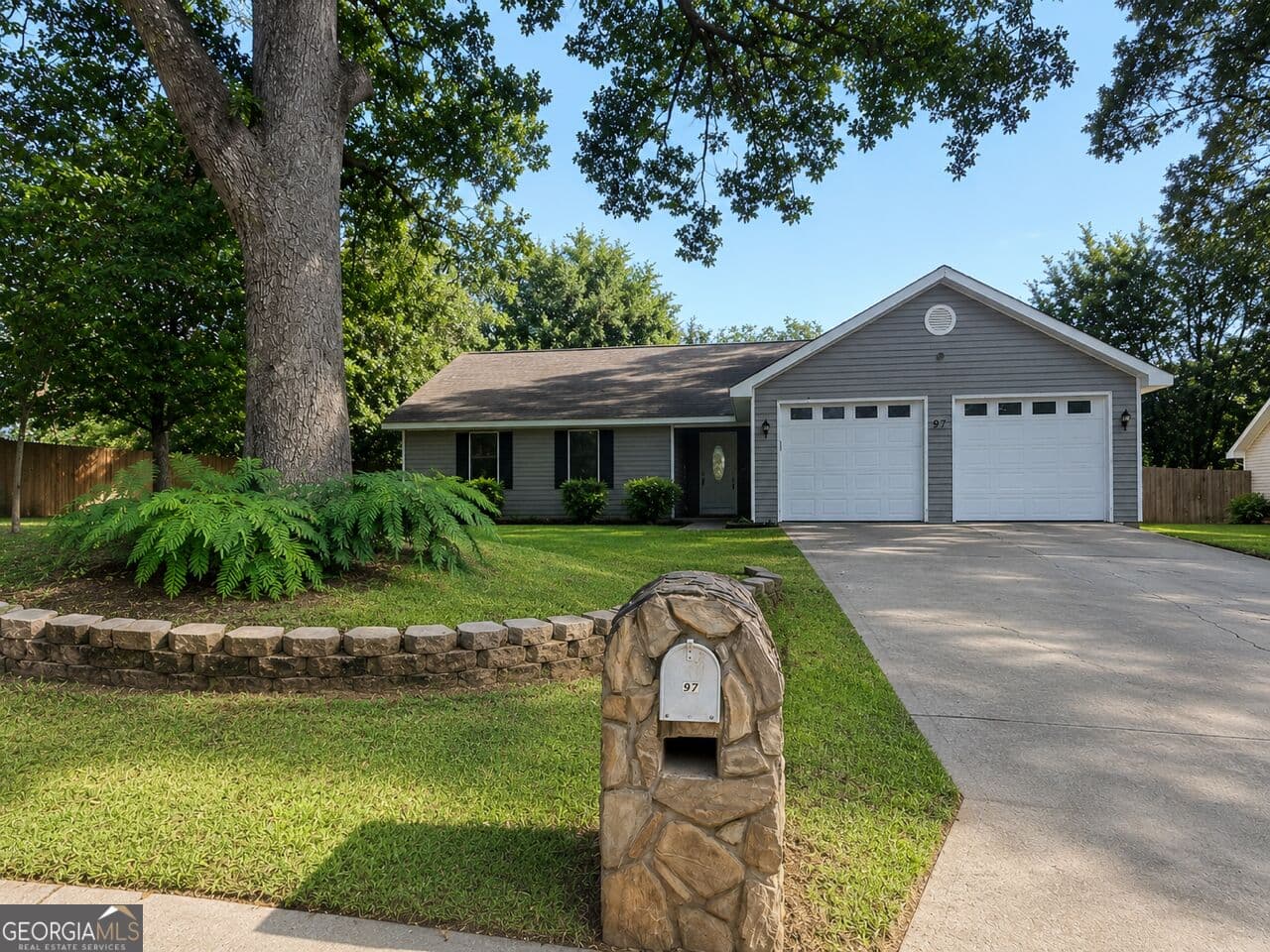 3 bedroom, 2 bathroom, 1,430 sq ft single family residence for sale at 97 Tiffany Lane, Warner Robins, GA 31093 — photo 1 of 19
