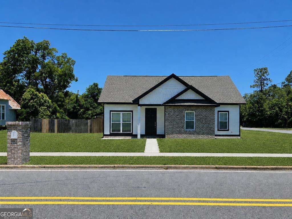 3 bedroom, 2 bathroom, 1,374 sq ft single family residence for sale at 215 E Eighth Street, Adel, GA 31620