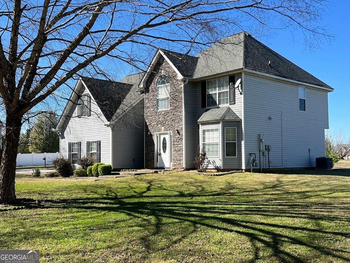 4 bedroom, 2.5 bathroom, 2,627 sq ft single family residence for rent at 825 Karie Drive, Mcdonough, GA 30253 for $2,200 a month — photo 2