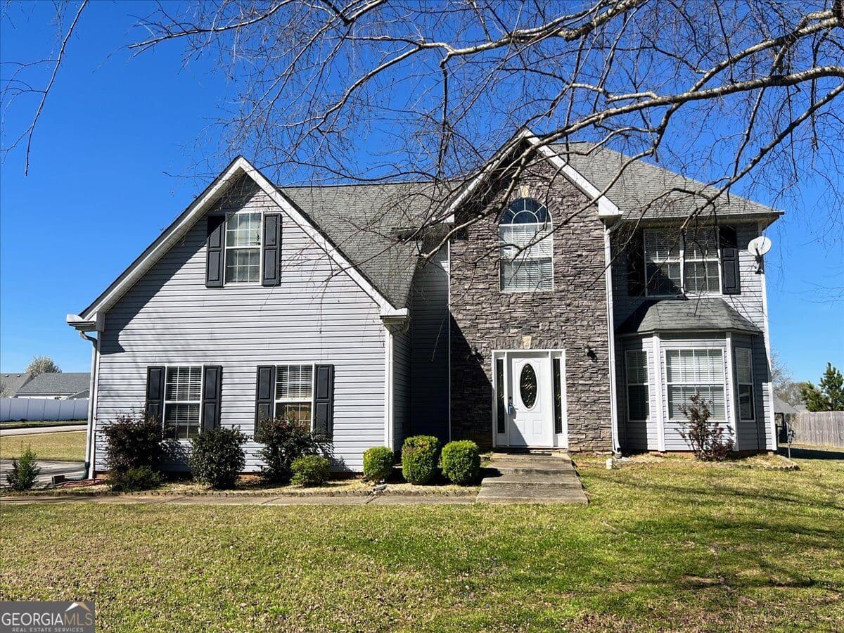 4 bedroom, 2.5 bathroom, 2,627 sq ft single family residence for rent at 825 Karie Drive, Mcdonough, GA 30253 for $2,200 a month — photo 1 of 34