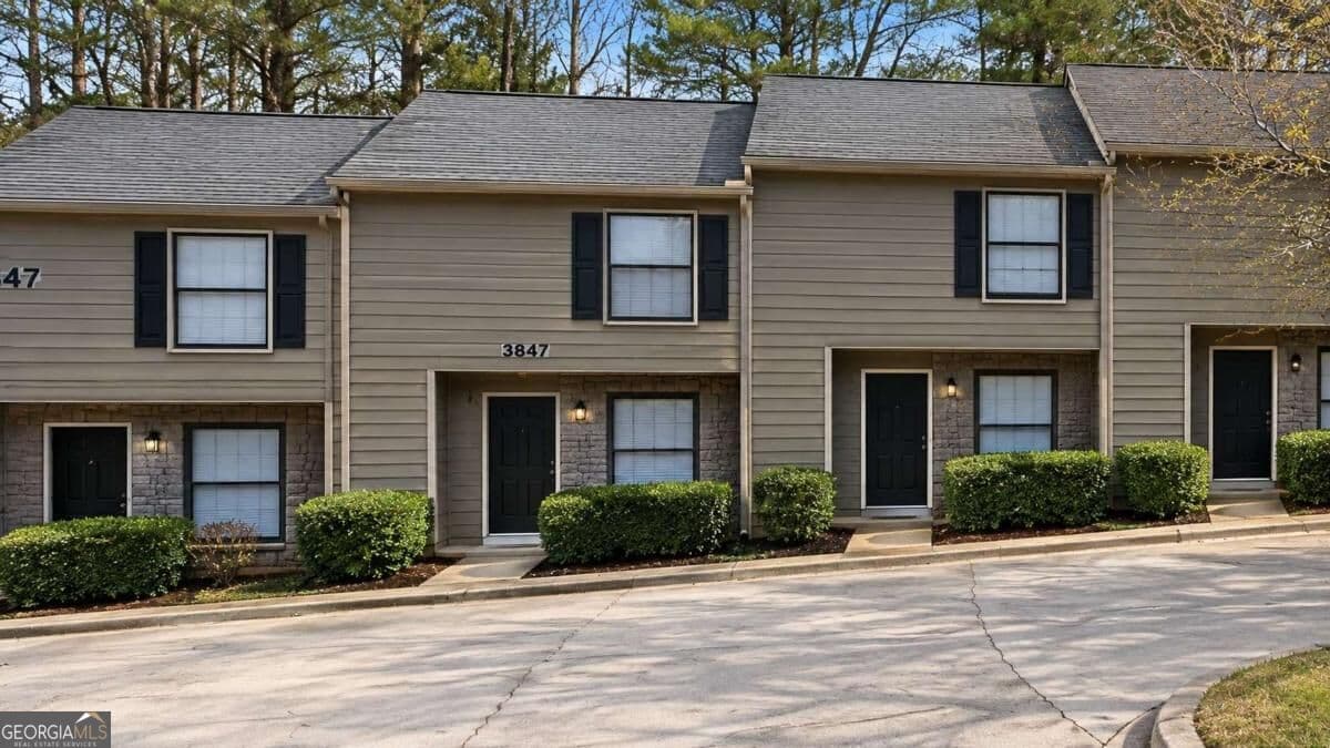 2 bedroom, 3.5 bathroom, 1,100 sq ft quadruplex for rent at 3847 Moran Way, Peachtree Corners, GA 30092 for $1,700 a month — photo 1 of 44