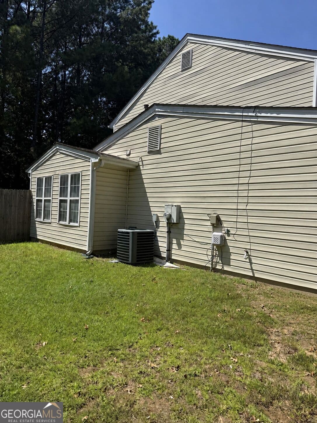 3 bedroom, 2.5 bathroom, 1,742 sq ft single family residence for sale at 10427 TOBANO Trail, Jonesboro, GA 30238 — photo 3