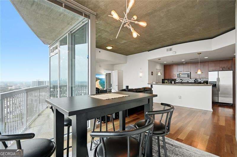 2 bedroom, 2 bathroom, 1,245 sq ft condominium for sale at 3324 Peachtree Road 2202, Atlanta, GA 30326 — photo 6