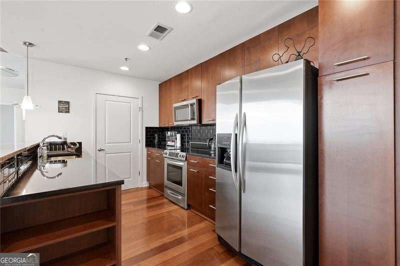 2 bedroom, 2 bathroom, 1,245 sq ft condominium for sale at 3324 Peachtree Road 2202, Atlanta, GA 30326 — photo 7