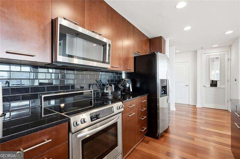 2 bedroom, 2 bathroom, 1,245 sq ft condominium for sale at 3324 Peachtree Road 2202, Atlanta, GA 30326 — photo 9