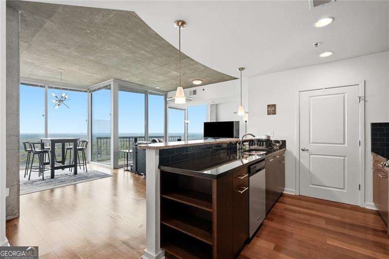 2 bedroom, 2 bathroom, 1,245 sq ft condominium for sale at 3324 Peachtree Road 2202, Atlanta, GA 30326 — photo 10