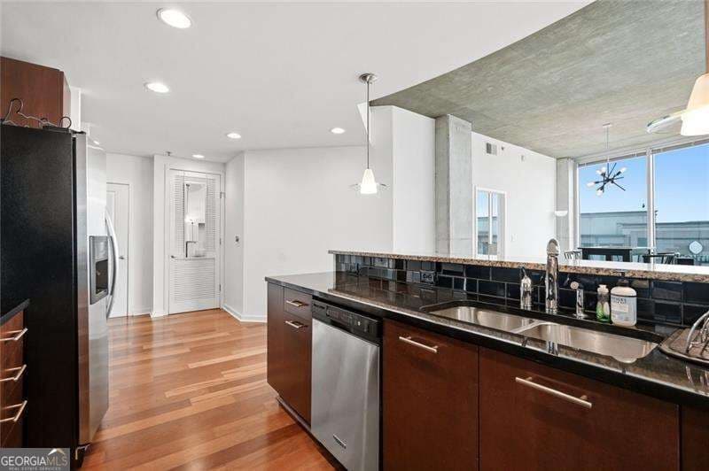 2 bedroom, 2 bathroom, 1,245 sq ft condominium for sale at 3324 Peachtree Road 2202, Atlanta, GA 30326 — photo 8