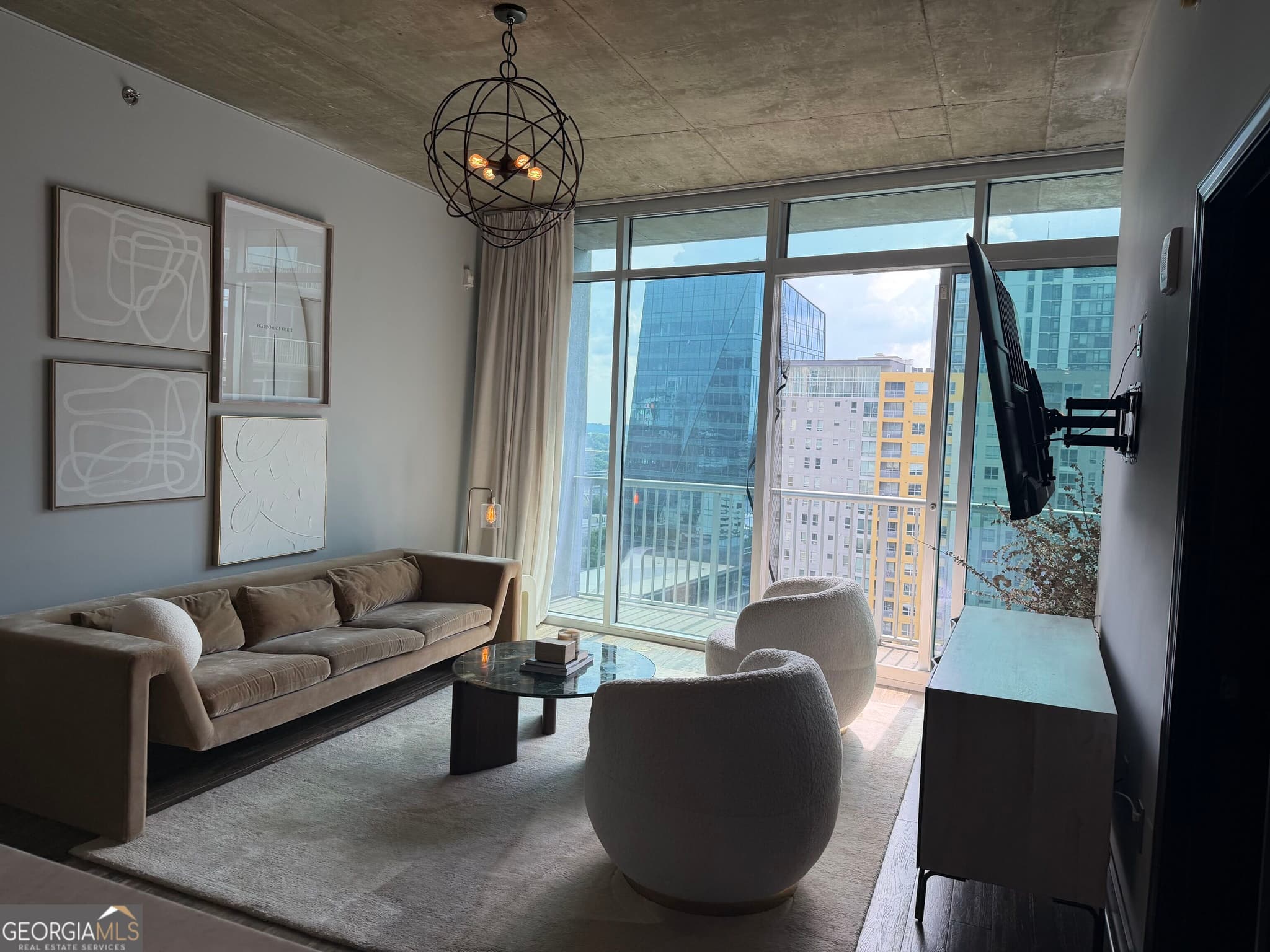 1 bedroom, 1 bathroom, 800 sq ft condominium for sale at 950 W Peachtree Street 1702, Atlanta, GA 30309 — photo 2