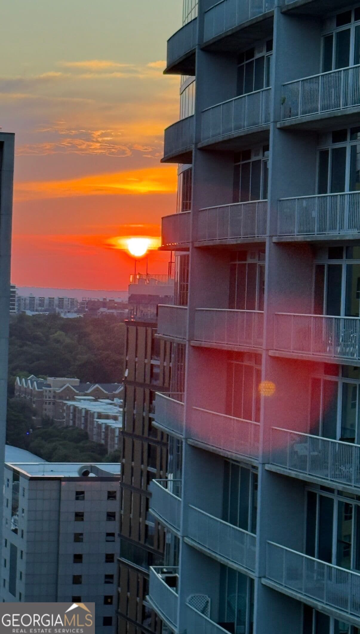 1 bedroom, 1 bathroom, 800 sq ft condominium for sale at 950 W Peachtree Street 1702, Atlanta, GA 30309 — photo 4