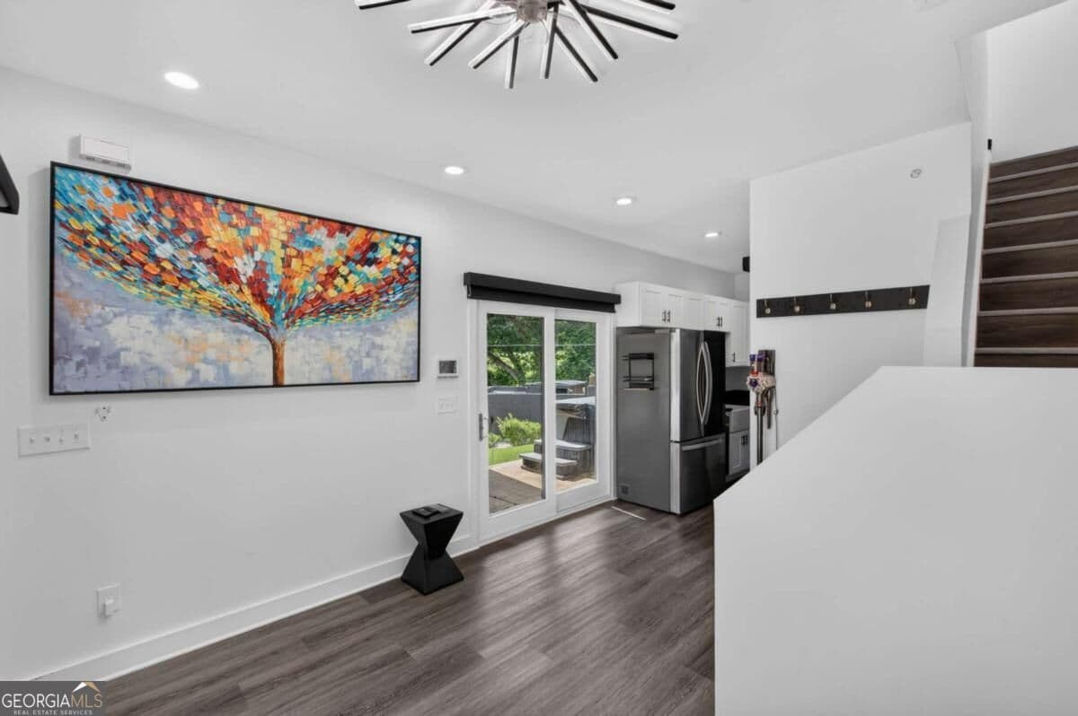 1 bedroom, 1 bathroom, 676 sq ft single family residence for sale at 3120 Godby Road APT 1101, College Park, GA 30349 — photo 6